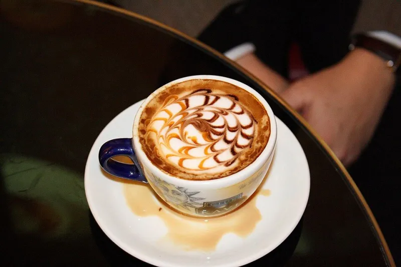 Latte to Latté: What Your Glitter Edit Reveals About Your Coffee Order (Science Not Included)
